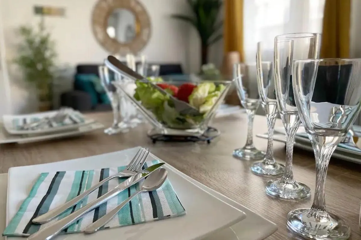 Aj - Stylish Pied-A-Terre A La Joliette - Parking Apartment Marseille France