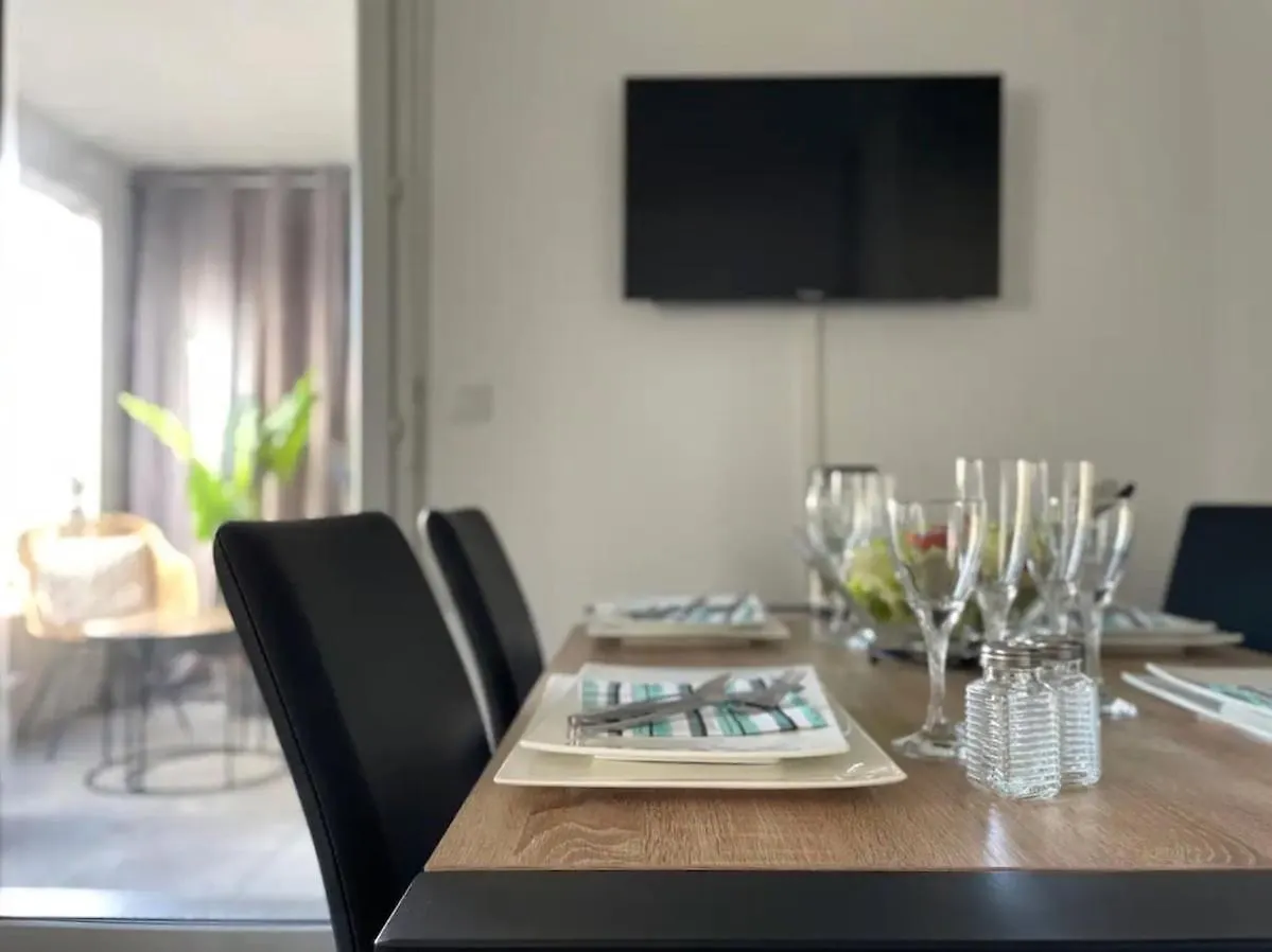 Aj - Stylish Pied-A-Terre A La Joliette - Parking Apartment Marseille