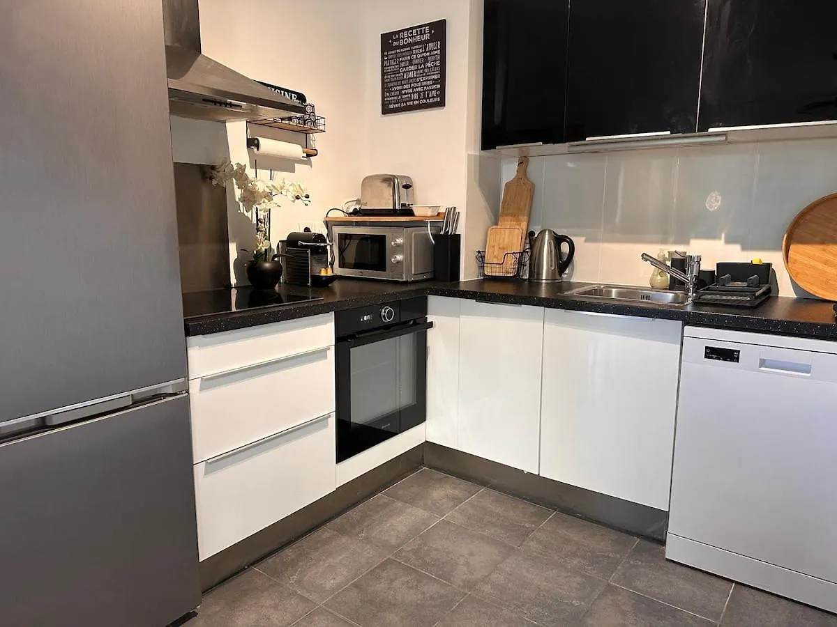 Aj - Stylish Pied-A-Terre A La Joliette - Parking Apartment Marseille
