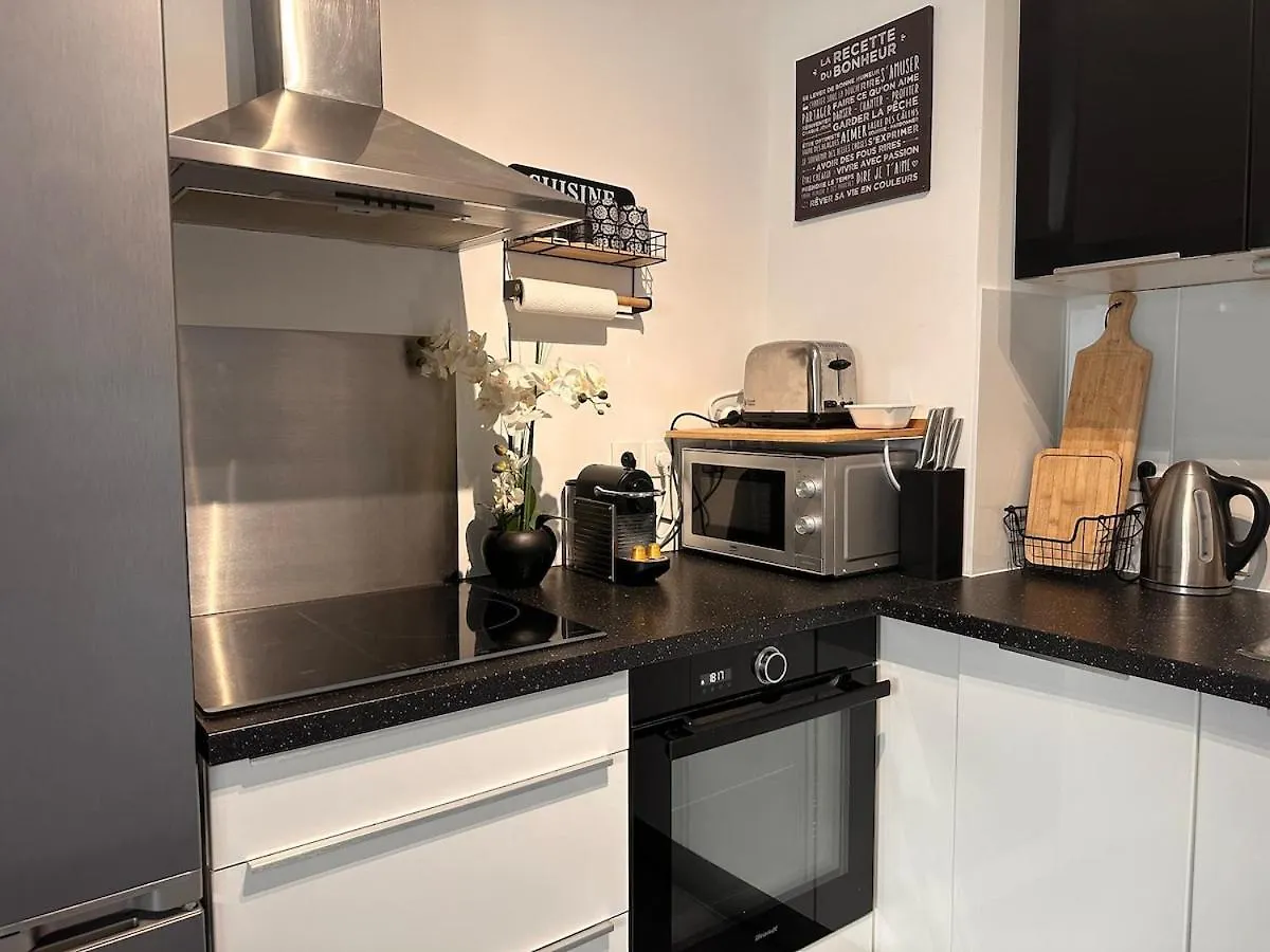 Aj - Stylish Pied-A-Terre A La Joliette - Parking Apartment Marseille