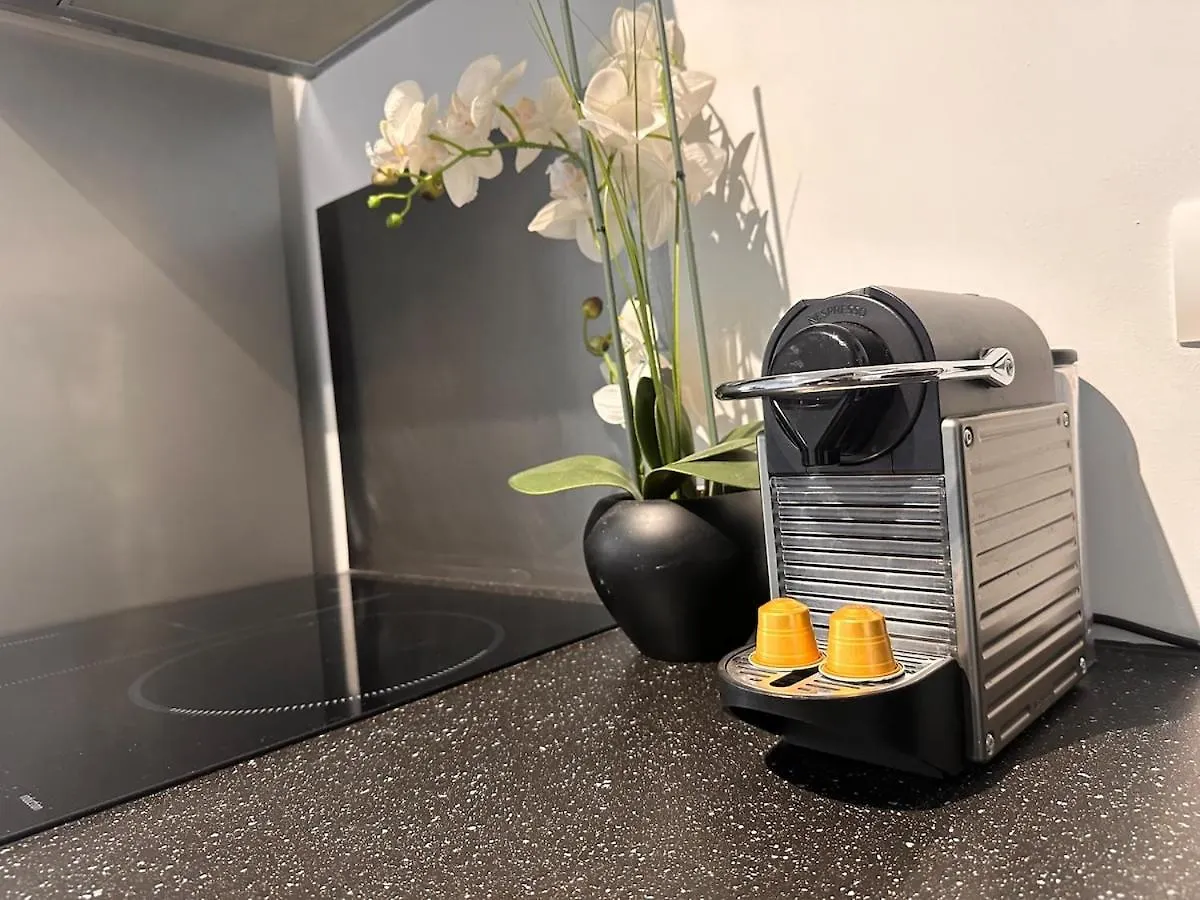 Aj - Stylish Pied-A-Terre A La Joliette - Parking Apartment Marseille