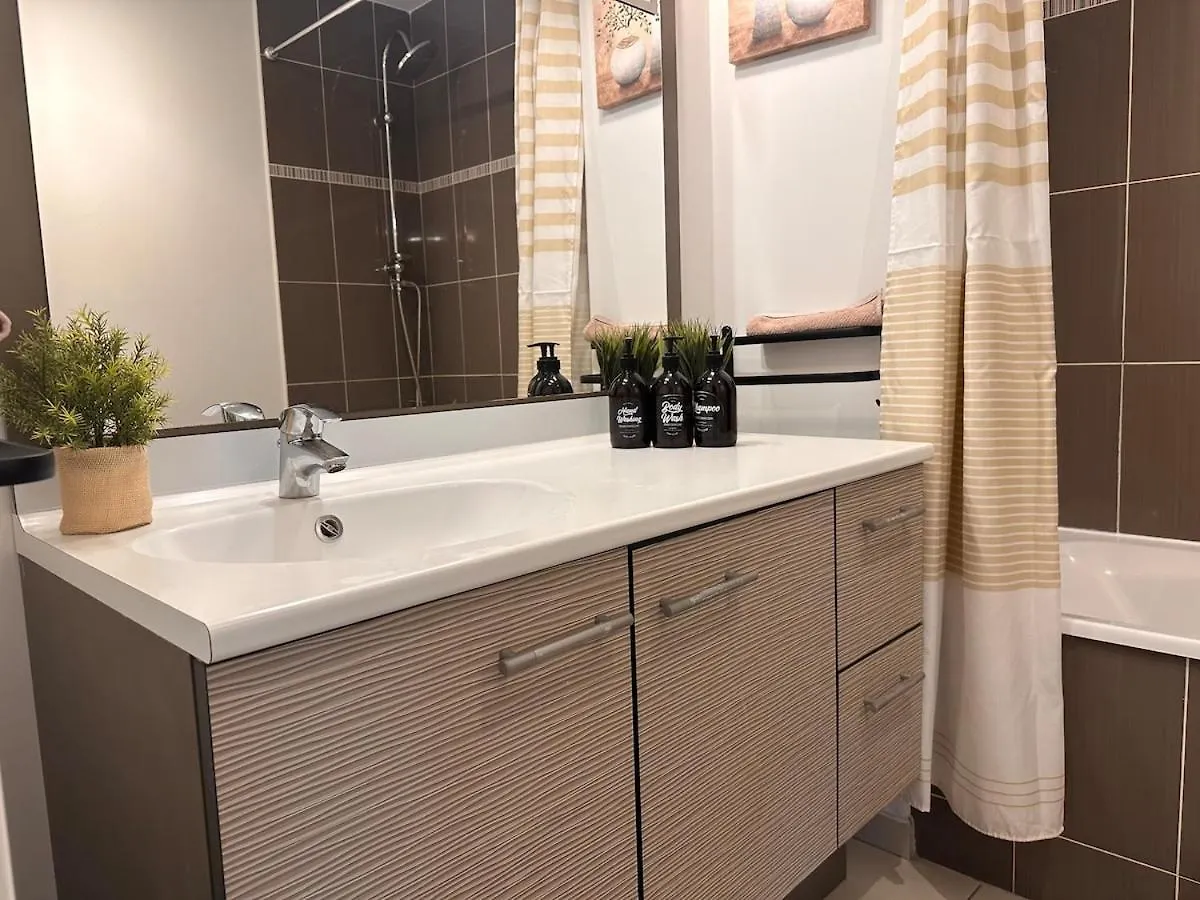 Aj - Stylish Pied-A-Terre A La Joliette - Parking Apartment Marseille 0*,  France